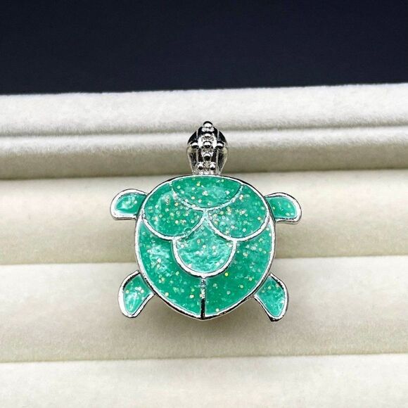 925 Sterling Silver with Glittery Green Enamel Sea Turtle Statement Ring Size 8 - Picture 2 of 9